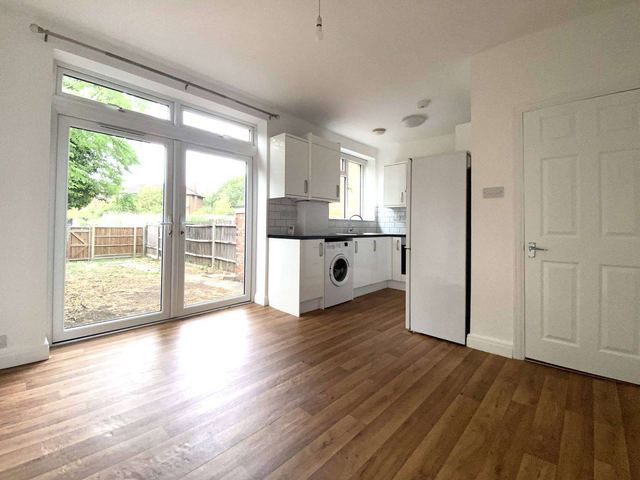 Kitchen diner of a 3 bed house, Ealing