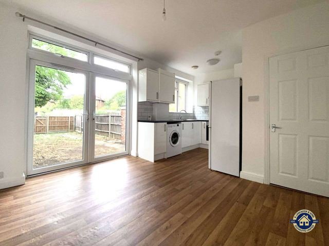 Kitchen diner of a 3 bed house, Ealing